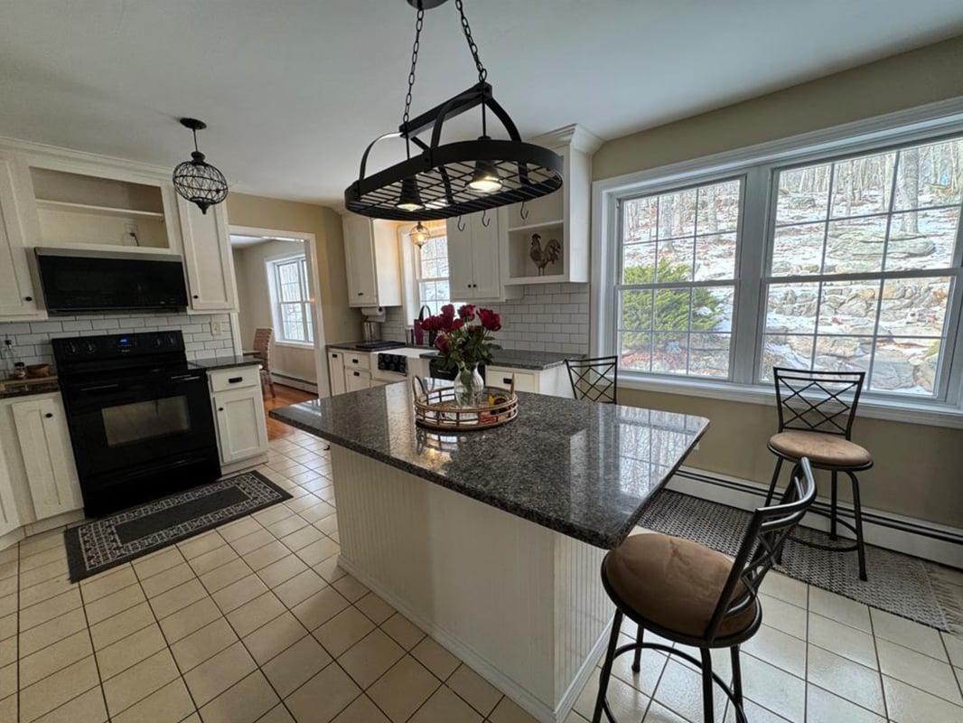 Building Photo - 237 Chestnut Hill Rd