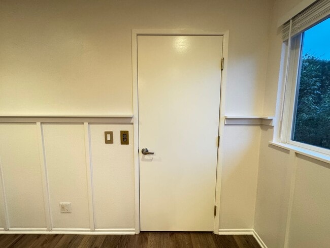 Building Photo - Stunning 5Bd/3.5Ba Home in Laguna Hills with a Pool and Elevator!