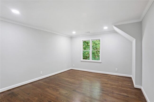 Building Photo - 8900 River Trace Dr