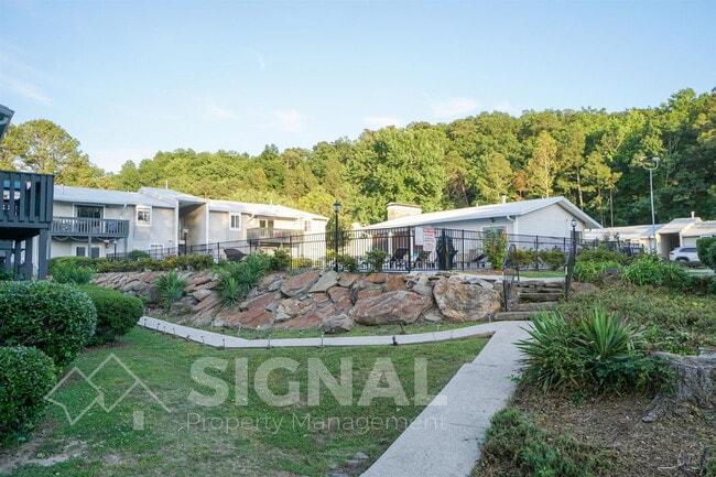 Building Photo - 616 Woodland Vlg