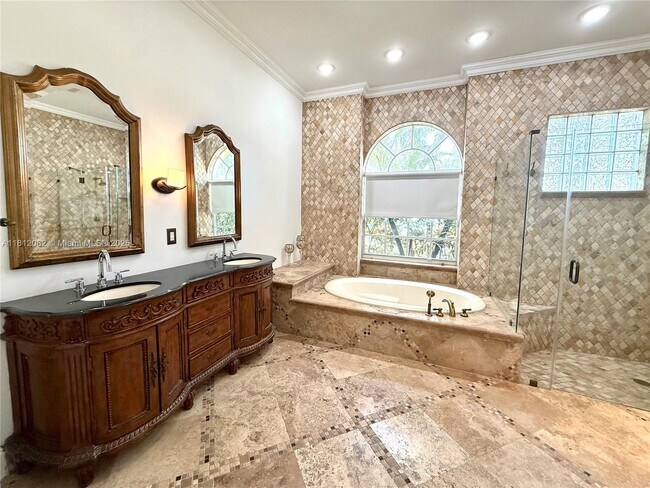 Building Photo - 2547 Montclaire Cir