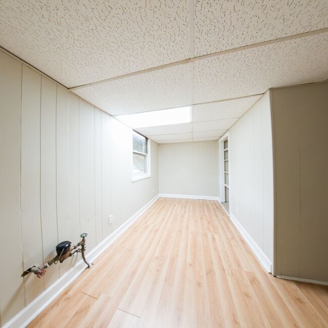 Building Photo - Updated 3 Bedroom 2.5 Bathrooms