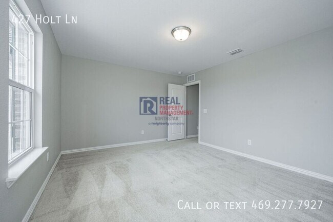 Building Photo - 427 Holt Ln