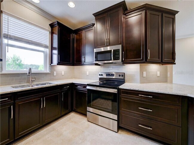 Newer Construction - All recessed lights, kitchen granite, island kitchen, and all GE Stainless stee - 1074 Amber Leaf Trail