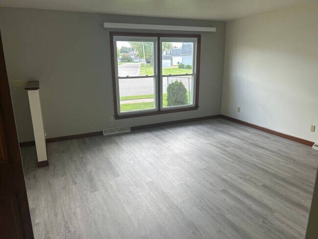 Building Photo - 717 Fairwood Dr