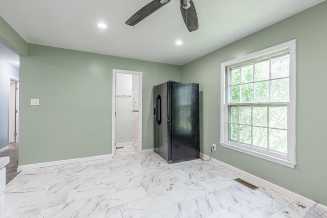 Building Photo - A Haven of Comfort and Convenience