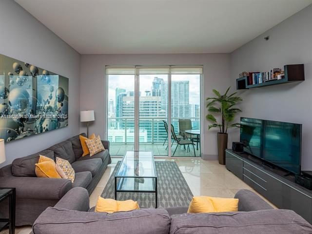 Building Photo - 950 Brickell Bay Dr