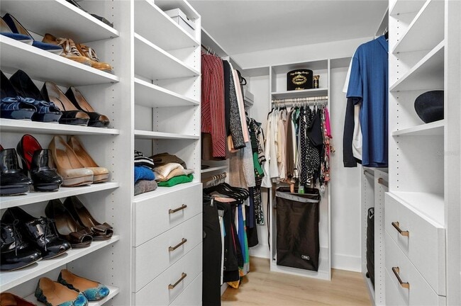 Building Photo - 2350 Sherbrooke Rd