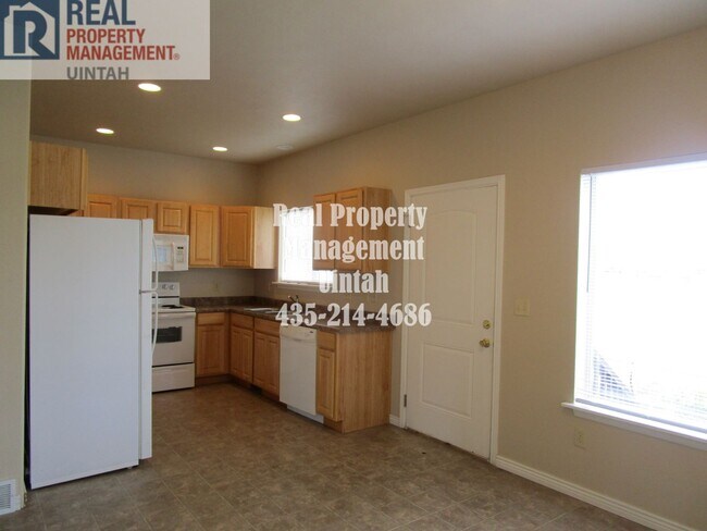 Building Photo - 1640 W 300 S