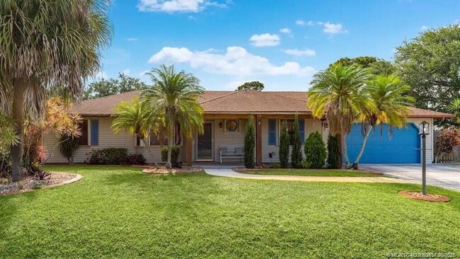 Building Photo - 2550 SE Calais St