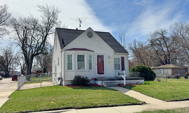 Building Photo - 15138 Crescentwood Ave