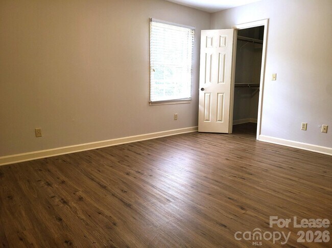 Building Photo - 2141 Selwyn Ave