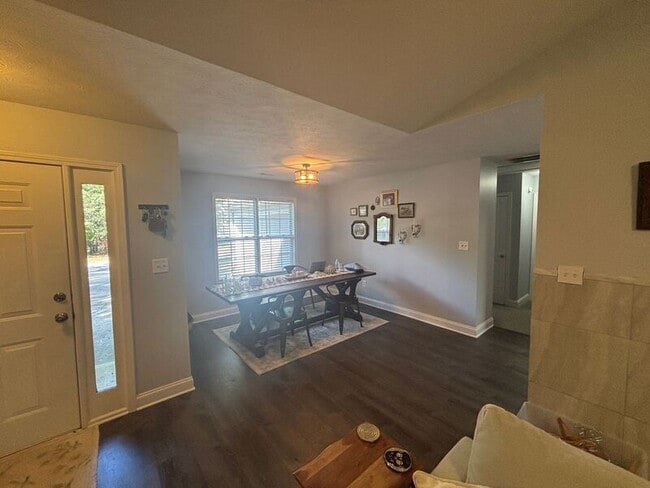 Building Photo - 454 Fernwood Cir