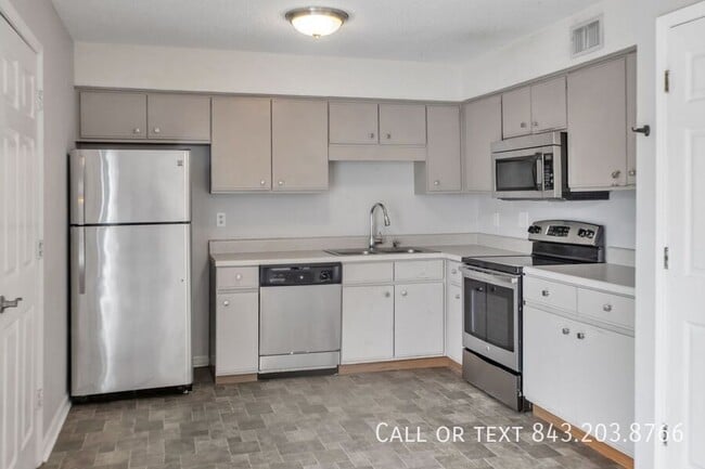 Building Photo - 8016 Thelen St