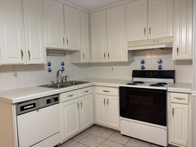 Building Photo - 3329 Roxana Rd