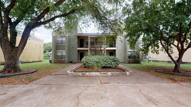 Primary Photo - 307 Manuel Dr