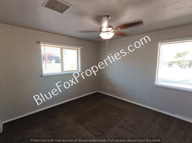 Building Photo - 5952 E 25th St