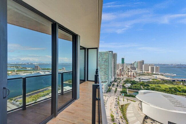 Building Photo - 398 NE 5th St