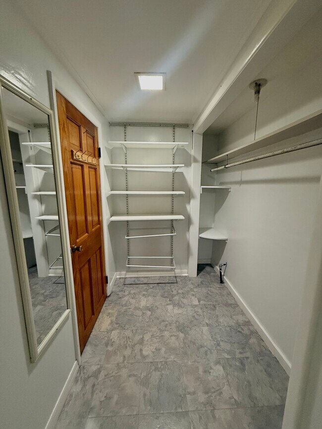 Building Photo - Seneca Turnpike East 220/222