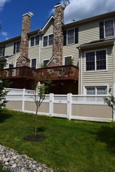 Building Photo - 220 Patriot Hill Dr
