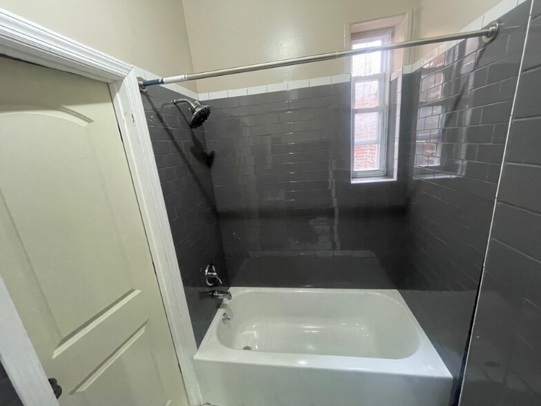 Building Photo - 636 Sheffield Ave