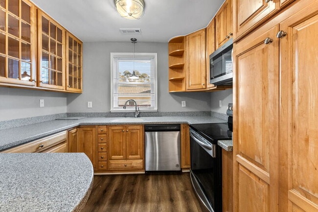 Building Photo - 108 E Magruder St