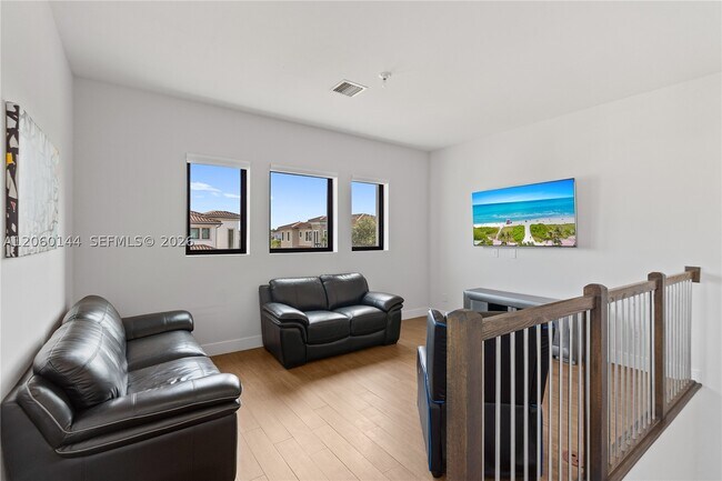 Building Photo - 3472 Emerson Dr