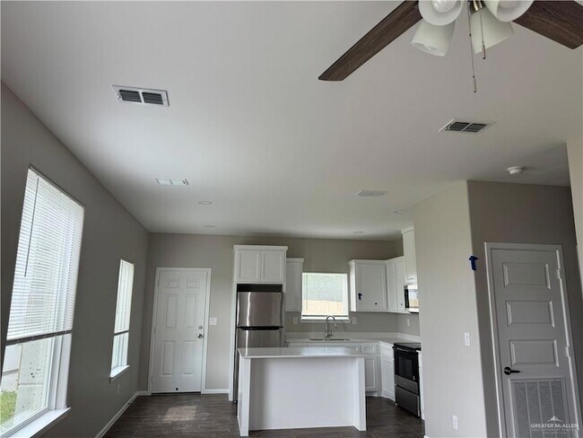Building Photo - 1612 Canelo Dr