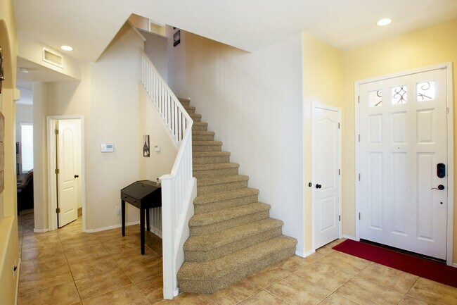 Building Photo - 4 Bedroom Furnished Gilbert Home