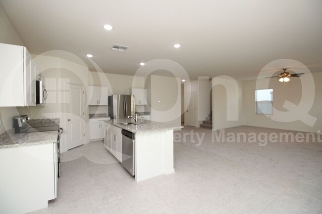 Building Photo - 36039 W Santa Monica Ave