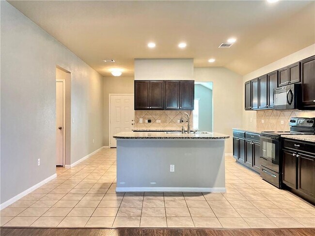 Building Photo - 115 Leona River Trl