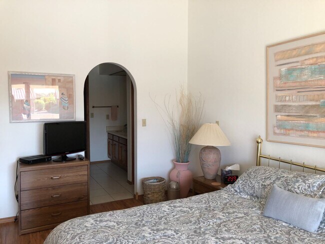 Building Photo - Manor 683 - Seasonal