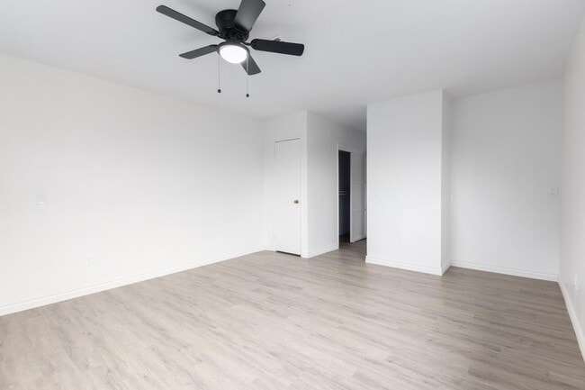 Building Photo - 4810 Iroquois Ave
