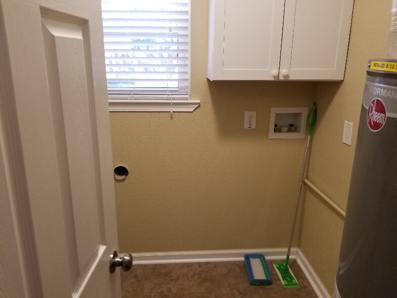 Building Photo - 413 Pine St