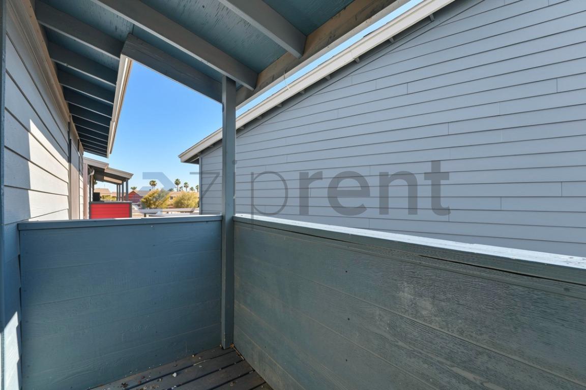 Building Photo - Unit B228