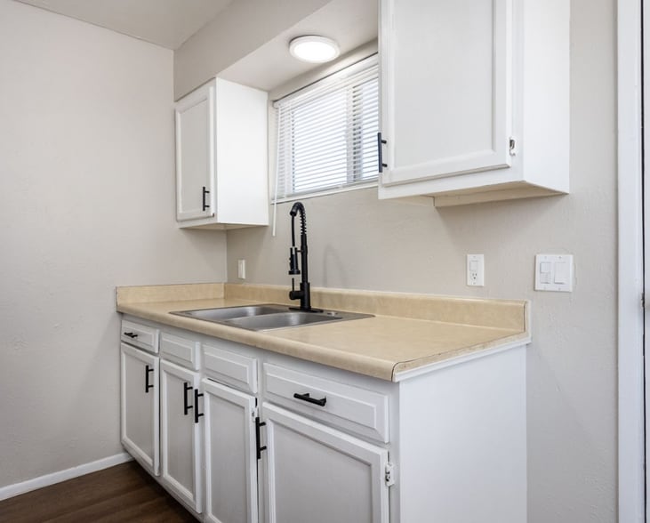 Building Photo - 819 N Arbor Ave