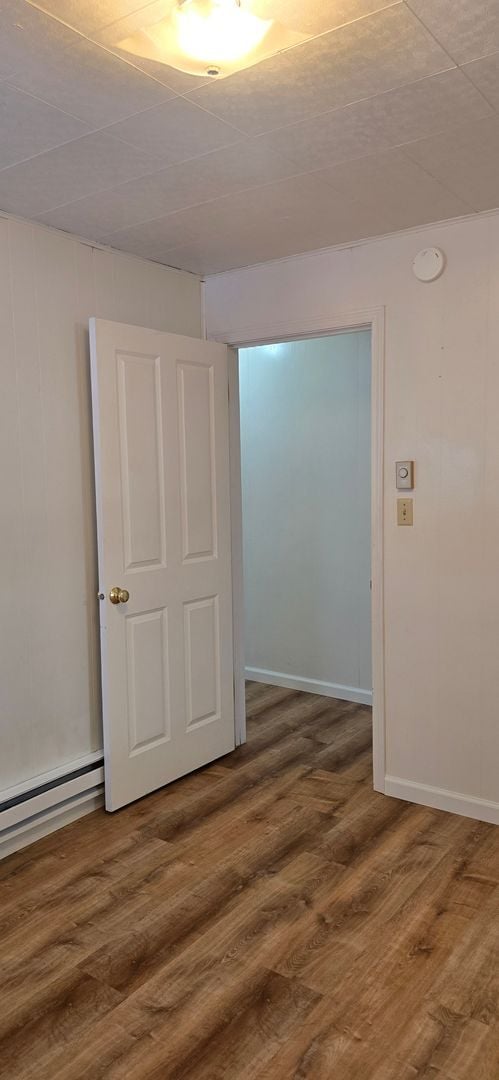 Building Photo - 2 Bedroom up stairs apartment