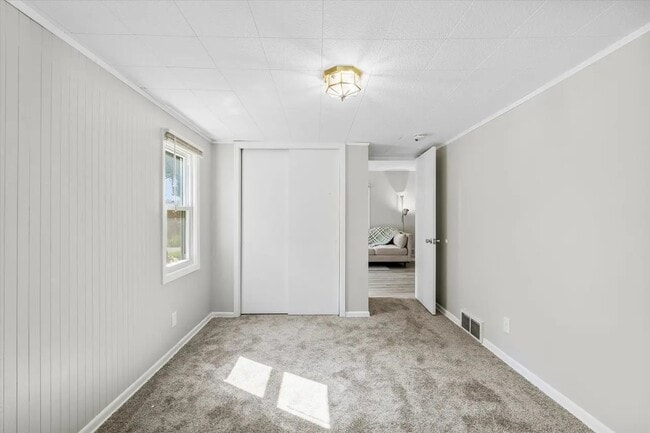 Building Photo - 928 8th Ave S