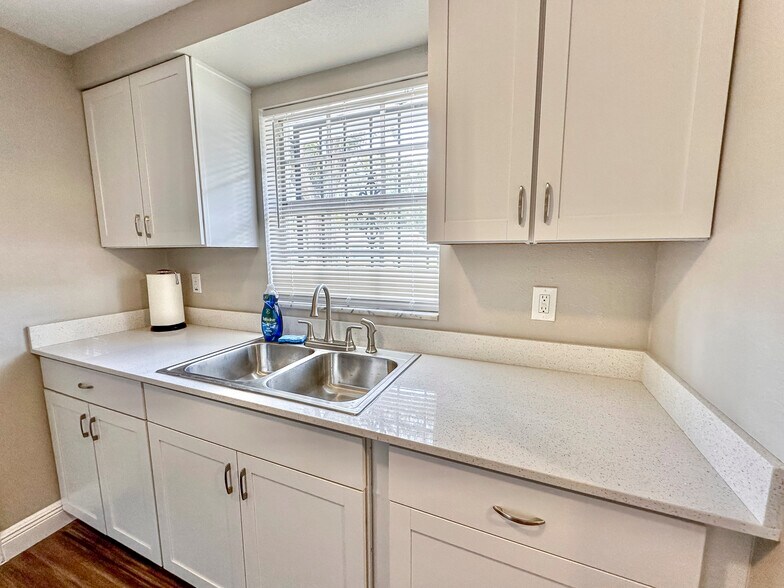 Building Photo - 4811 E Curtis St