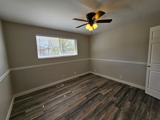 Building Photo - Beautiful 3 Bed/3 Bath Home