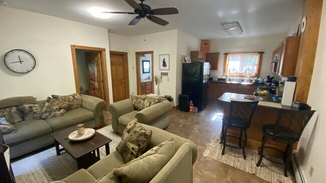 Building Photo - University Student Rental-Available for th...