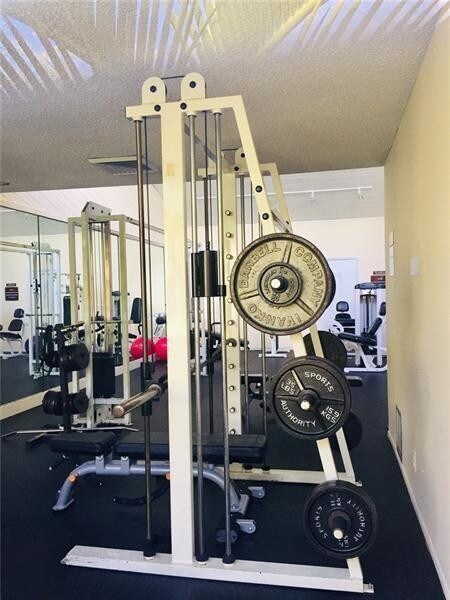 Building Photo - 2112 S Cypress Bend Dr