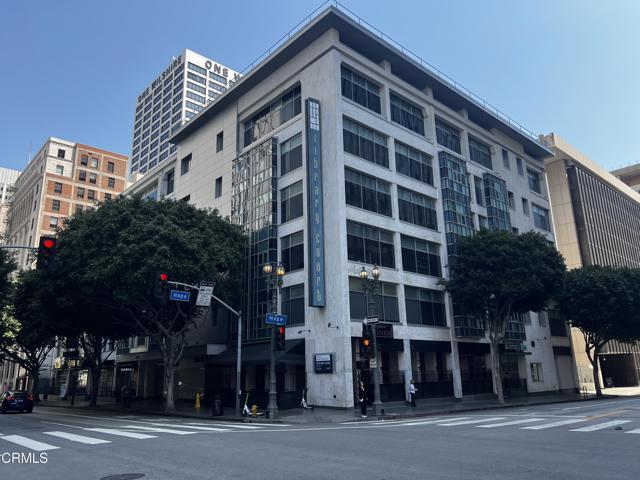 Building Photo - 630 W 6th St