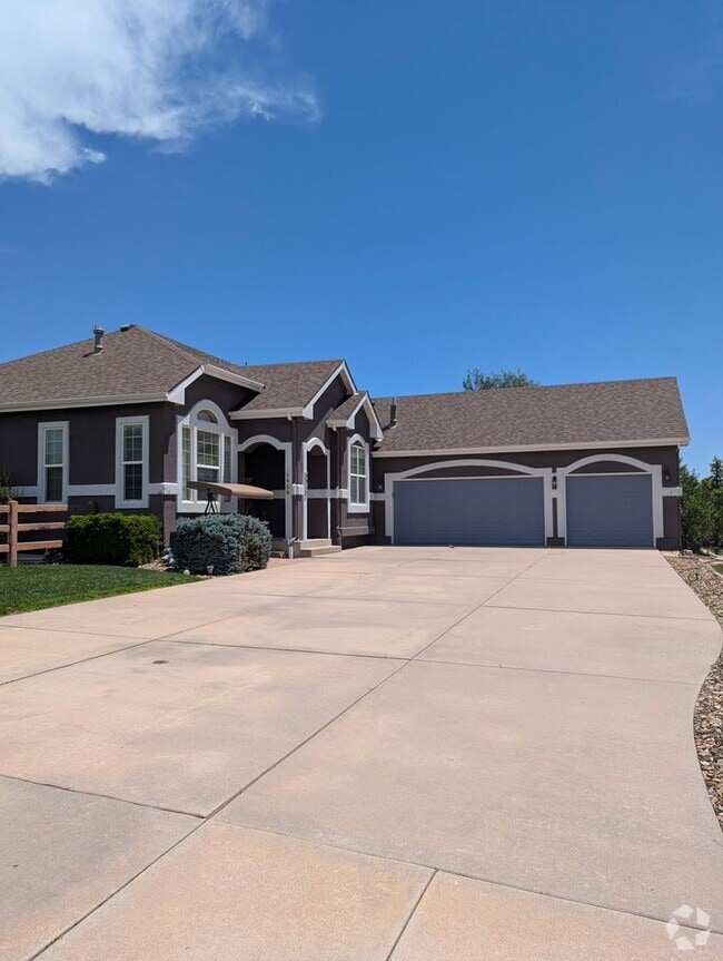 Building Photo - Beautiful 4 Bedroom Wolf Ranch Home