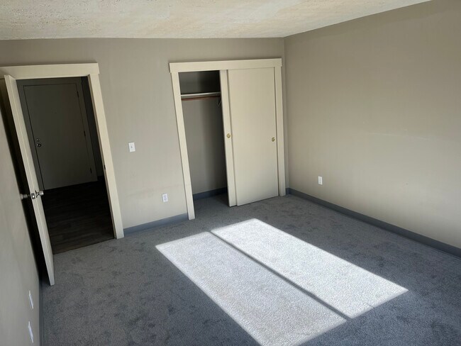 Building Photo - 35 Log St