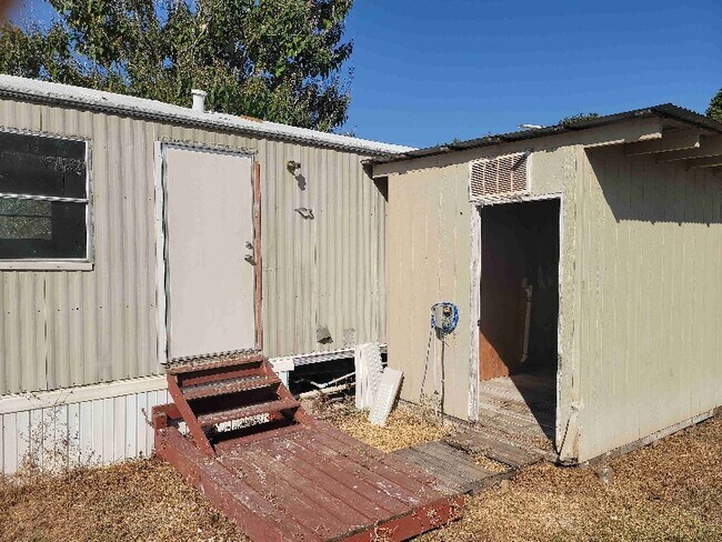 Building Photo - 507 Stockdale Ave