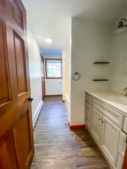 Building Photo - 27 Brookview Dr