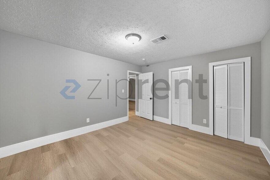 Building Photo - Unit A