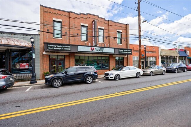 Building Photo - 554 Oak Dr
