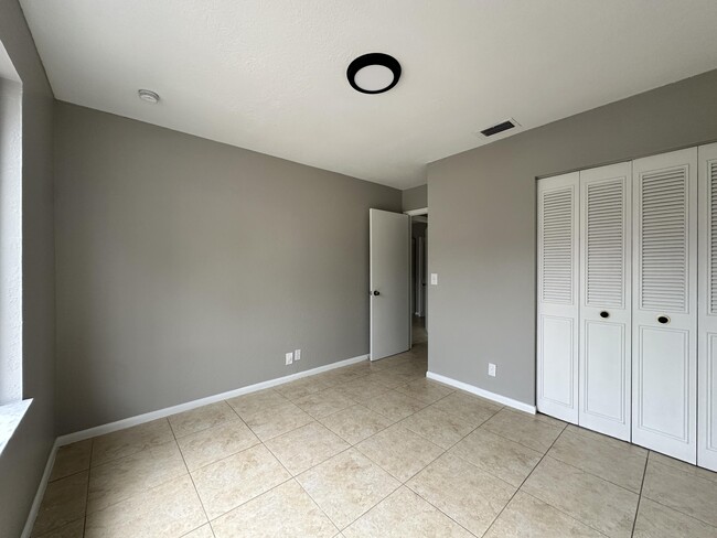 Building Photo - 5324 Bosque Ln